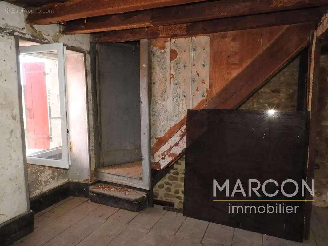 Maison à SAINT-SULPICE-LES-CHAMPS