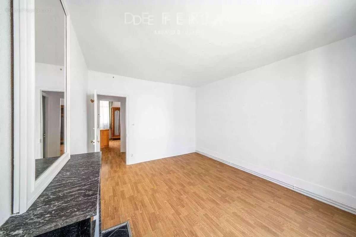 Appartement à PARIS-7E