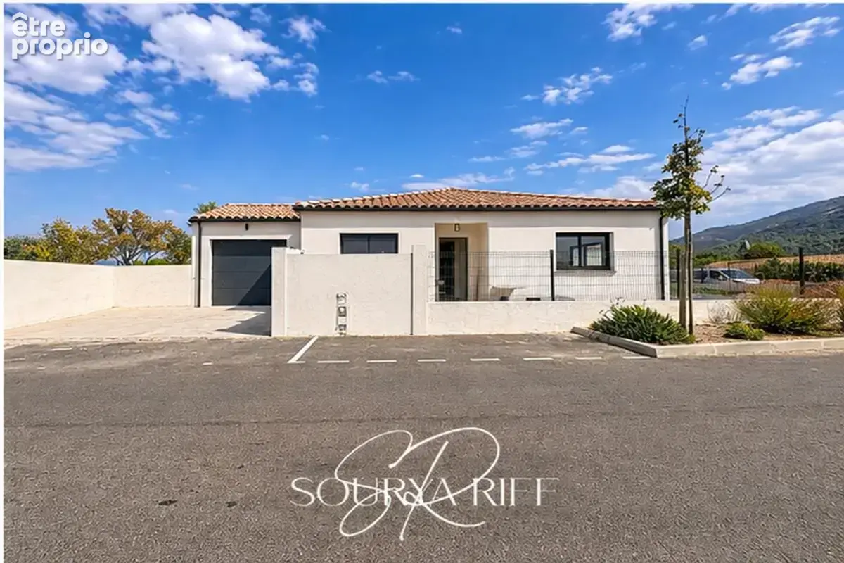 Maison de plain-pied avec climatisation, piscine et garage - photo 18