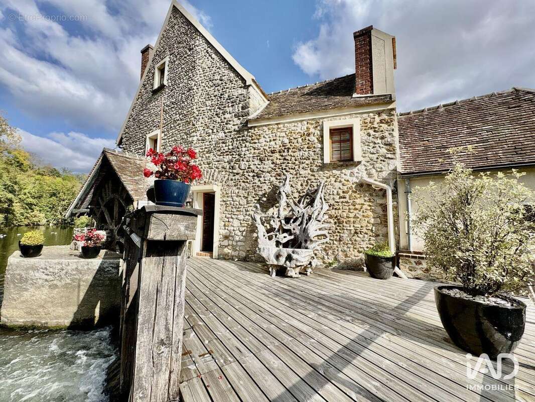 Photo 2 - Commerce à VARENNES-JARCY