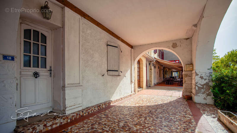 Commerce à ARZACQ-ARRAZIGUET