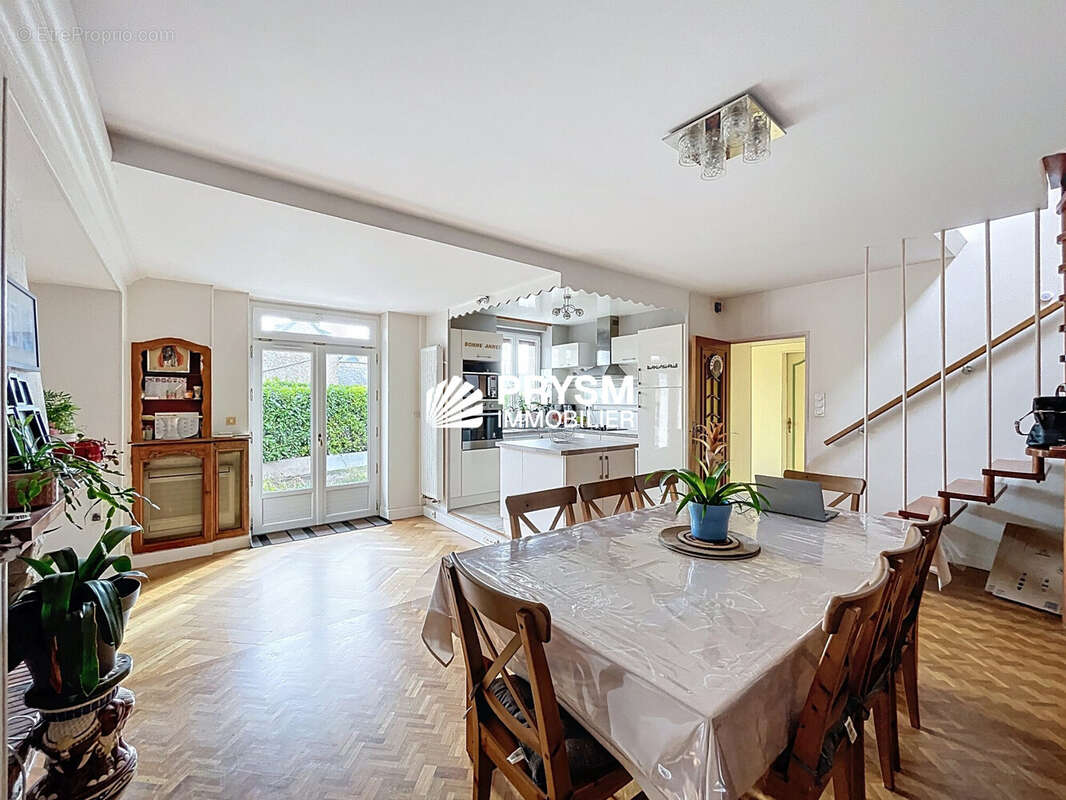 Appartement à FOUGERES