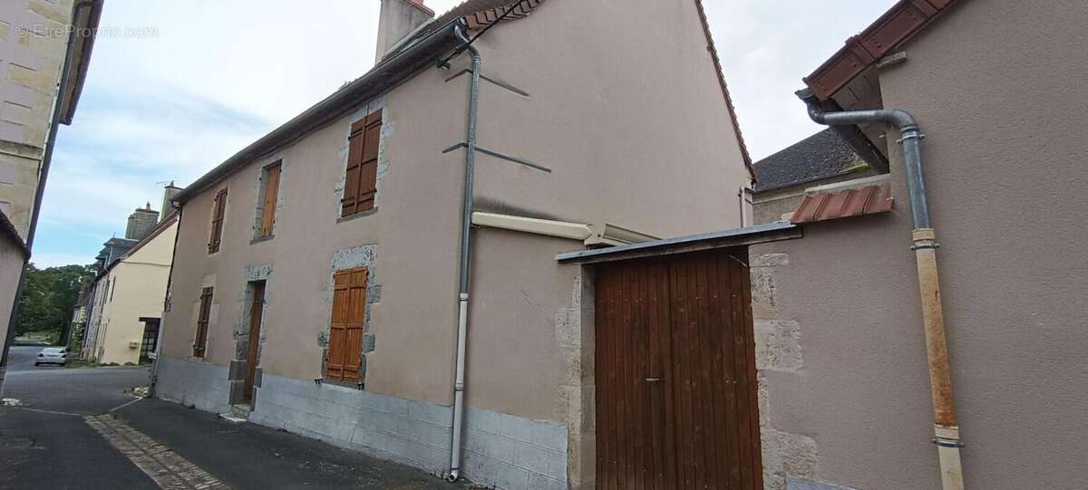 Le veurdre - maison de bourg 180 m2, studio, terrain + garage - photo 3