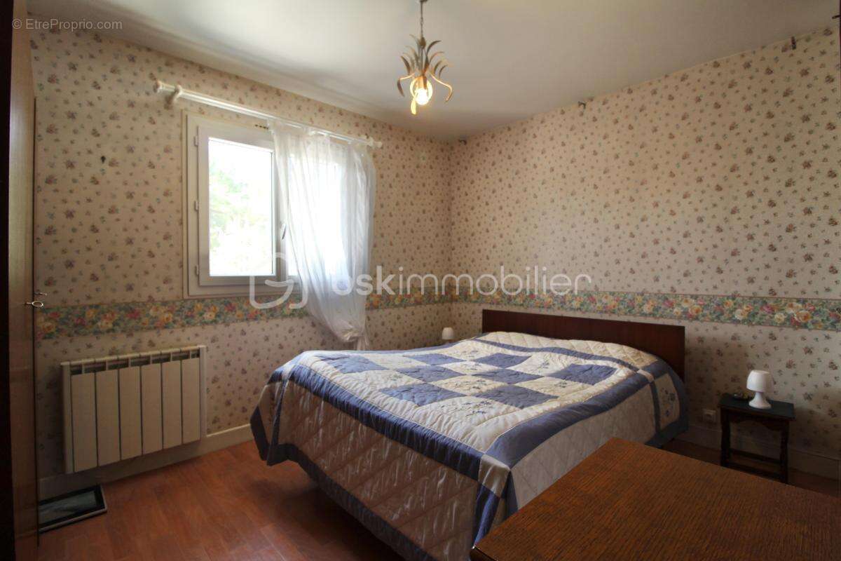 Maison à VILLENEUVE-SUR-YONNE