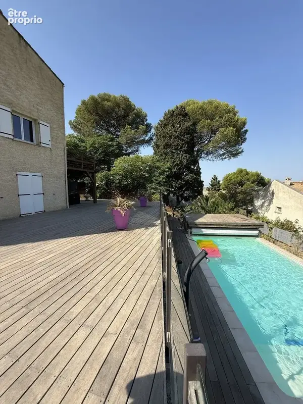 Villa T6 de 144 m² environ exposée sud/ouest avec vue sur la mer, implantée sur un terrain arboré de 720 m² - photo 2