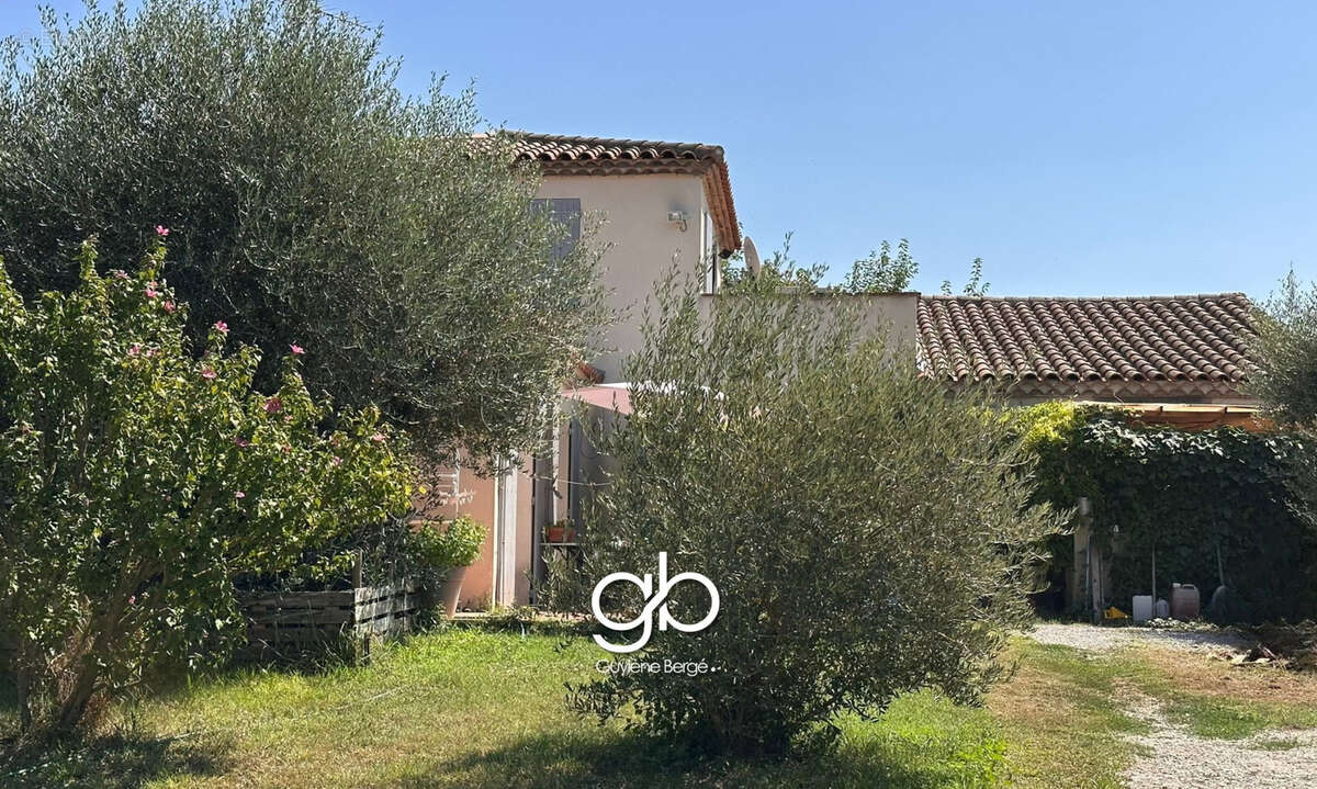 Propriété familiale avec 3 logements indépendants, piscine, installations équestres et hangar à boisseron - photo 3