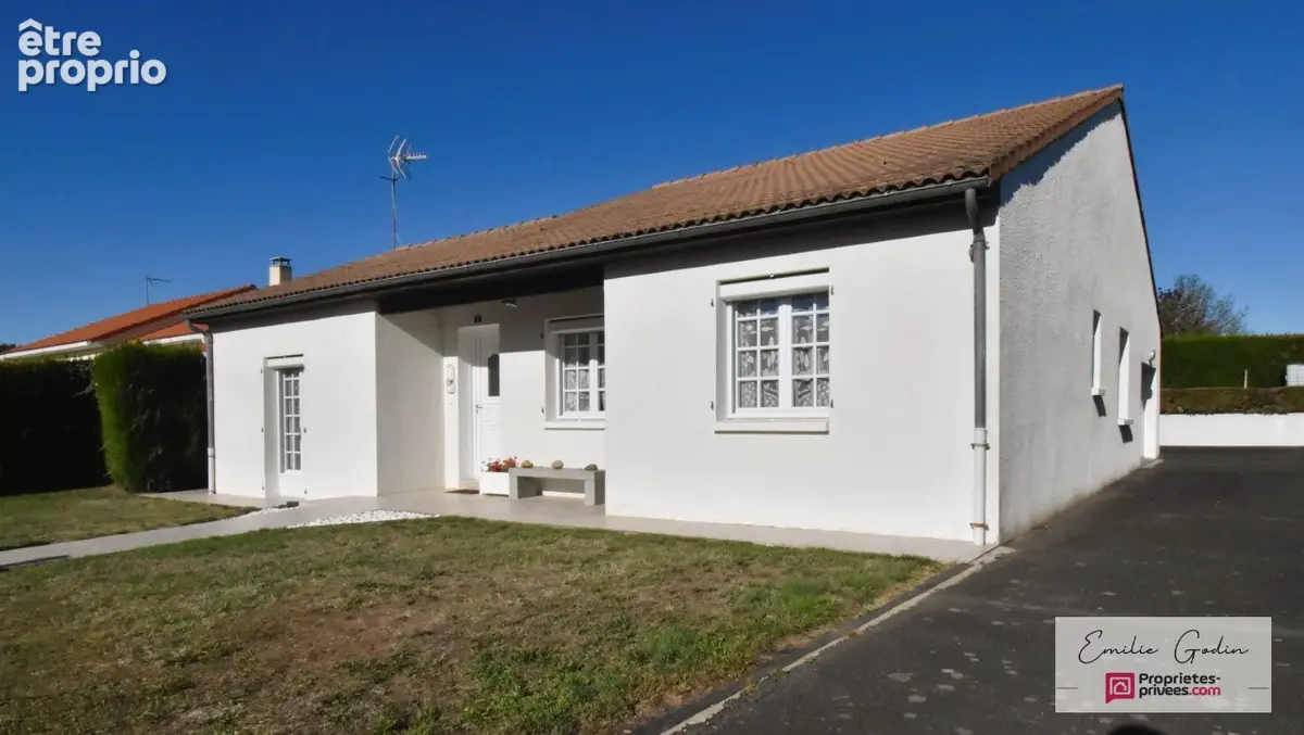 Maison à SAINT-PIERRE-DES-ECHAUBROGNES