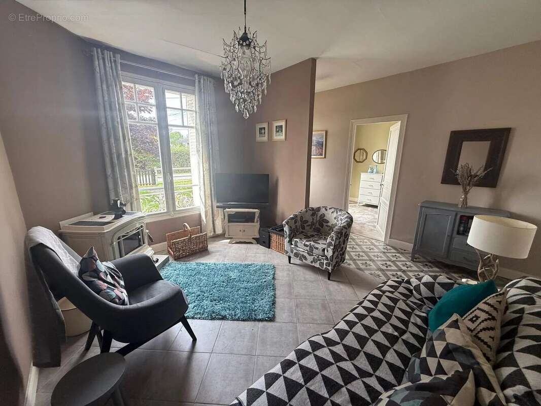 Maison à MAILHAC-SUR-BENAIZE