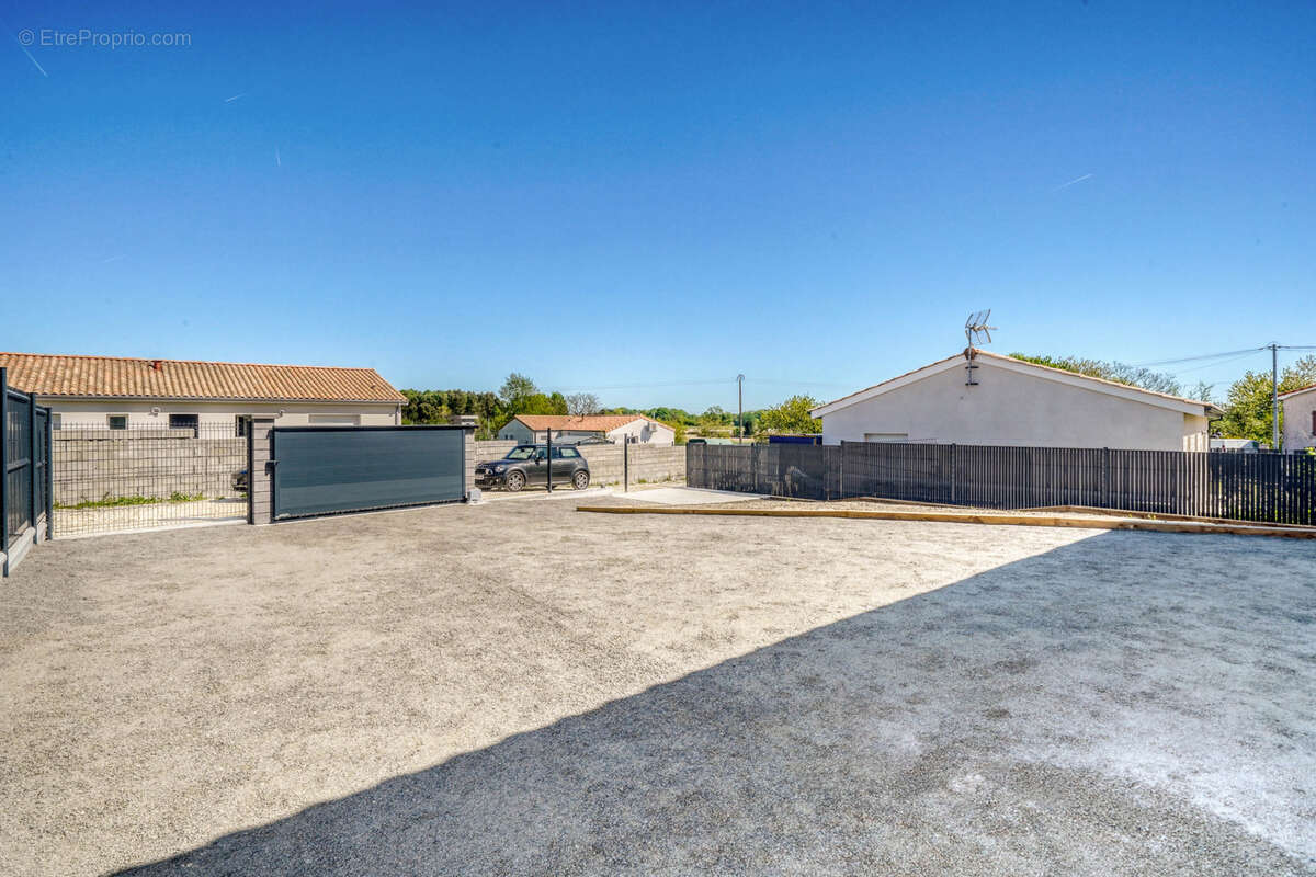 Maison à MONTLIEU-LA-GARDE