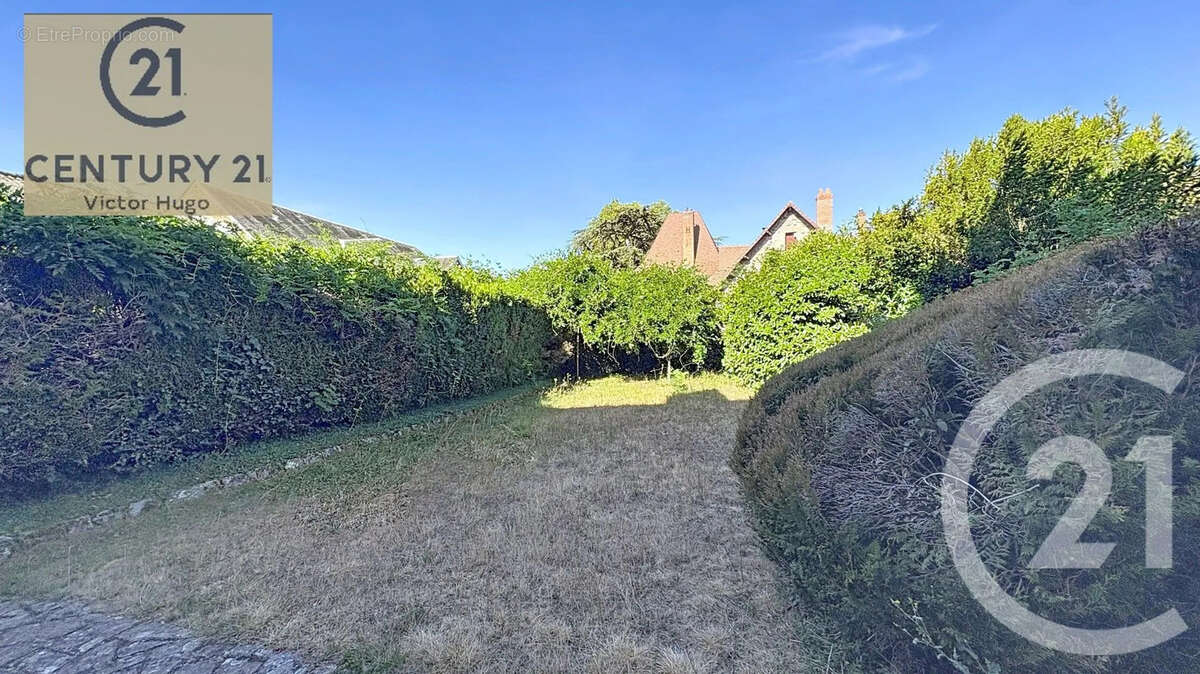 Maison 242 m² à Saint-Victurnien  - photo 6