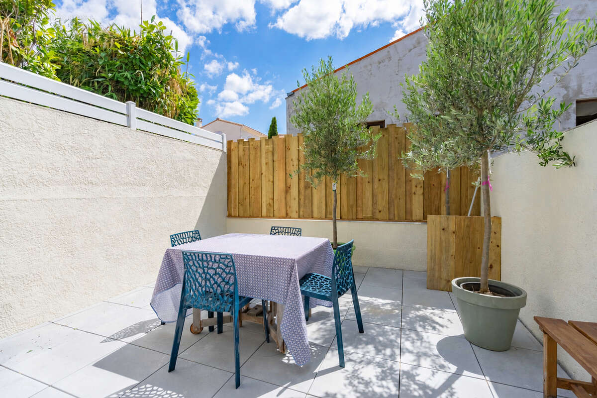COEUR DE VILLE - Appartement rénové avec terrasse et garage - photo 6