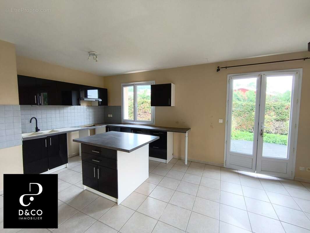 Maison à CHARNAY-LES-MACON