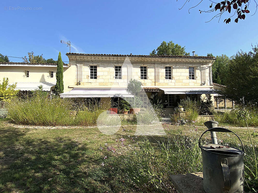 Maison à COUTRAS