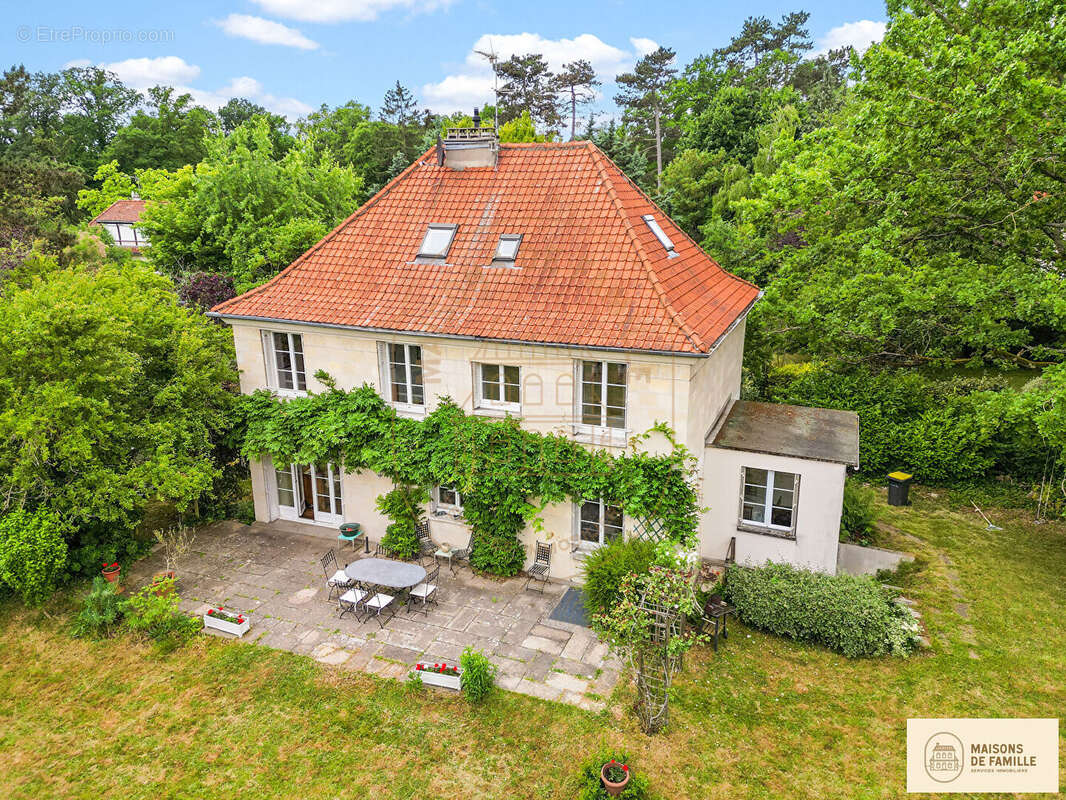 Maison à LA CELLE-SAINT-CLOUD