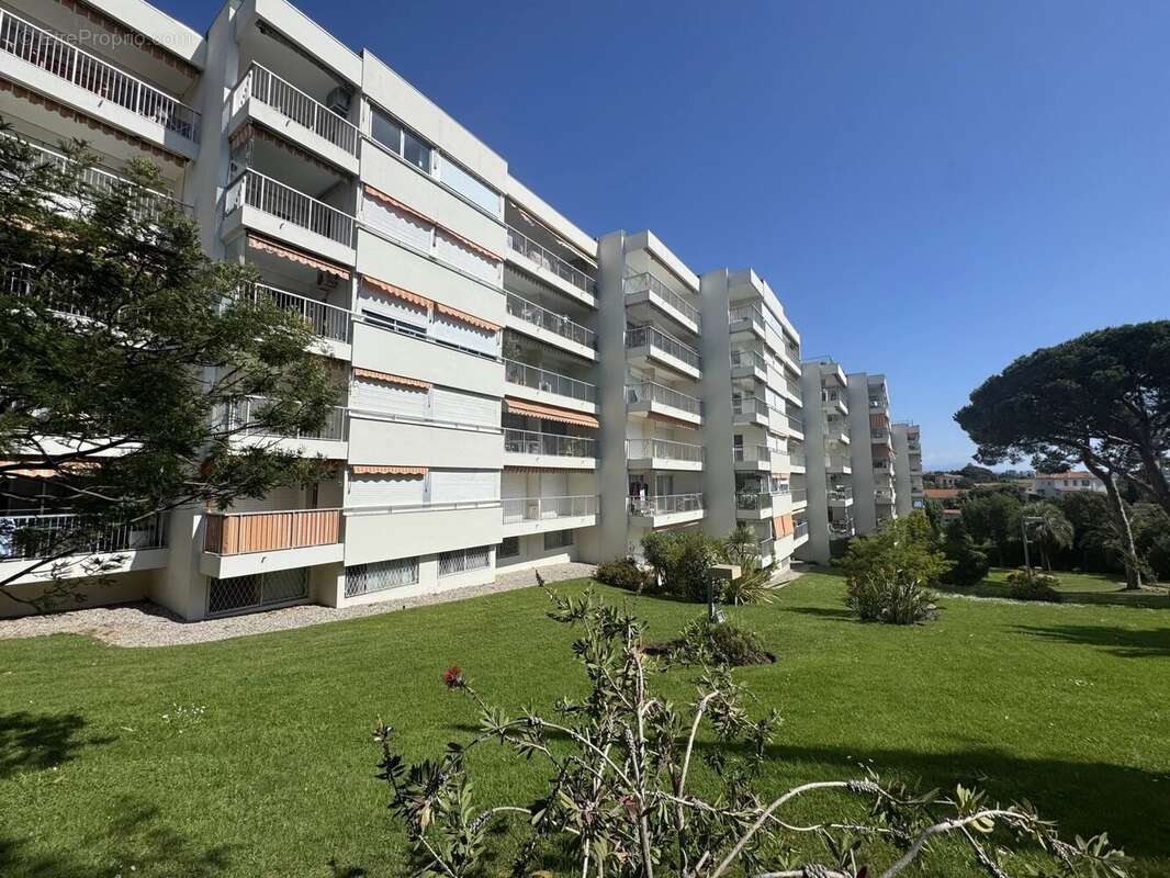 Appartement à VALLAURIS