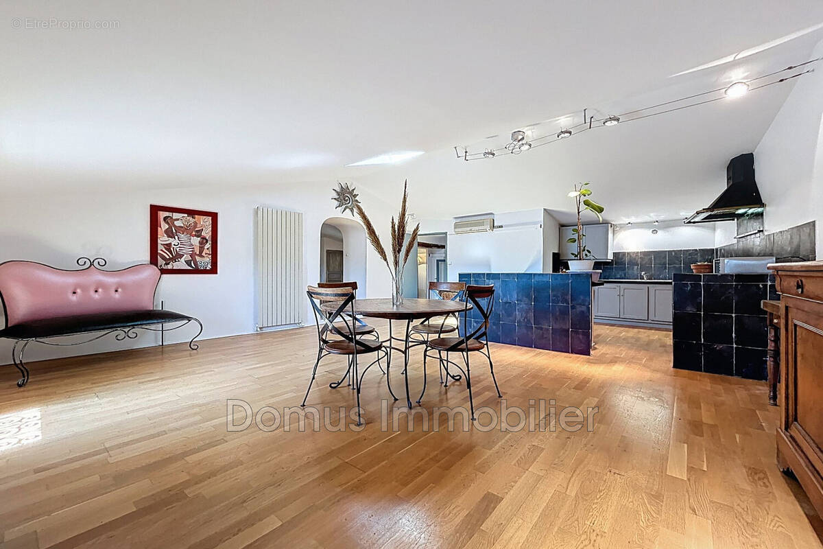 Maison à CHATEAUNEUF-DE-GADAGNE