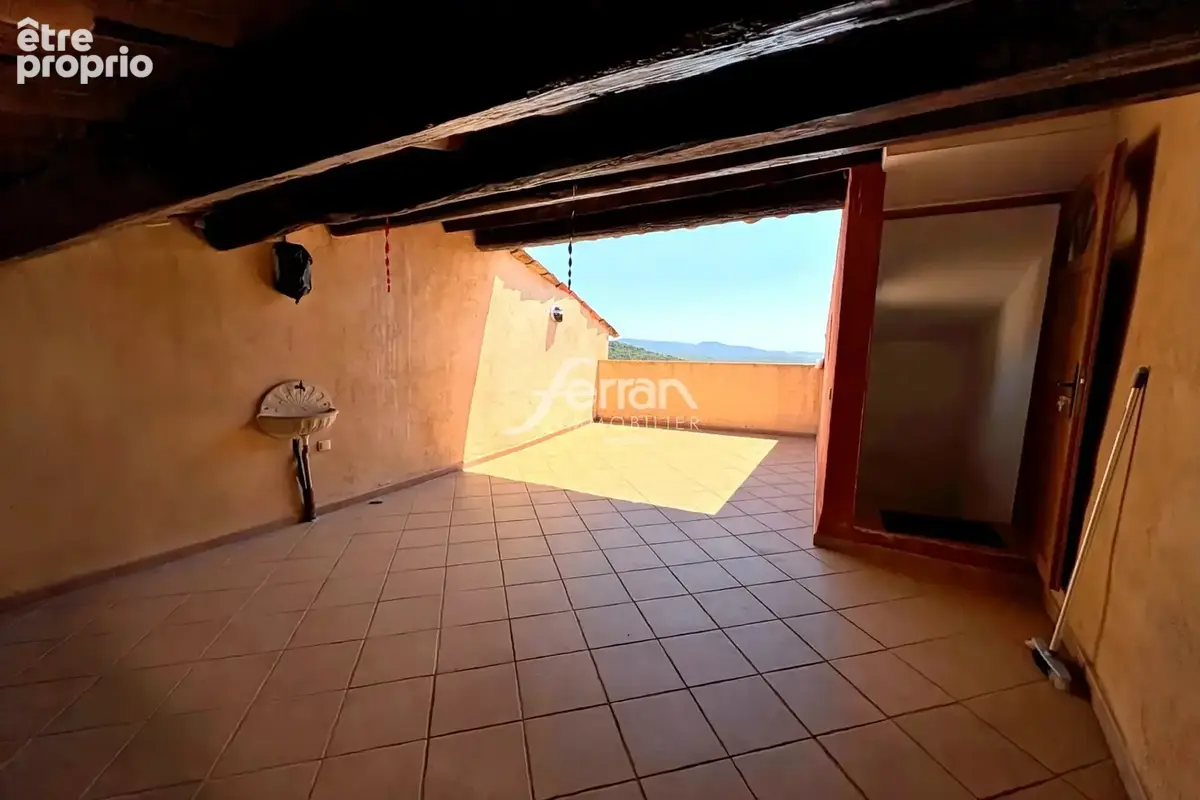 Maison 100 m² à Callas  - photo 8