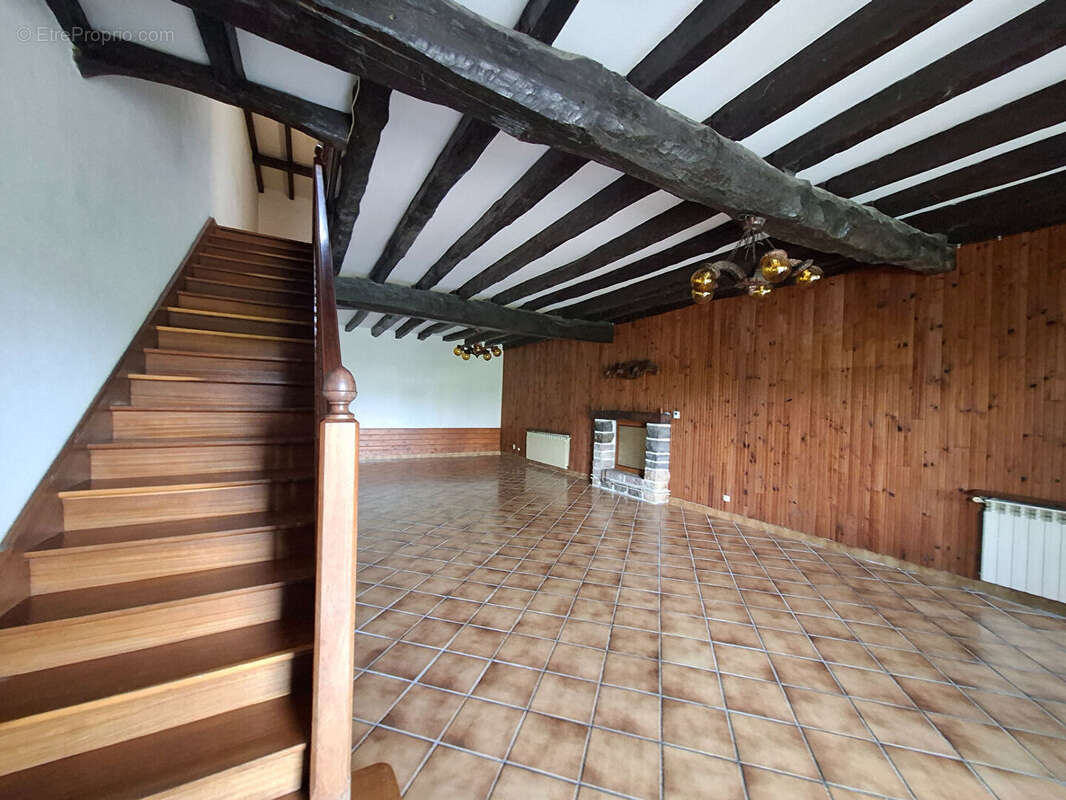 Appartement 220m²- Garage 100m² - Fort potentiel - Jardin privatif - photo 2