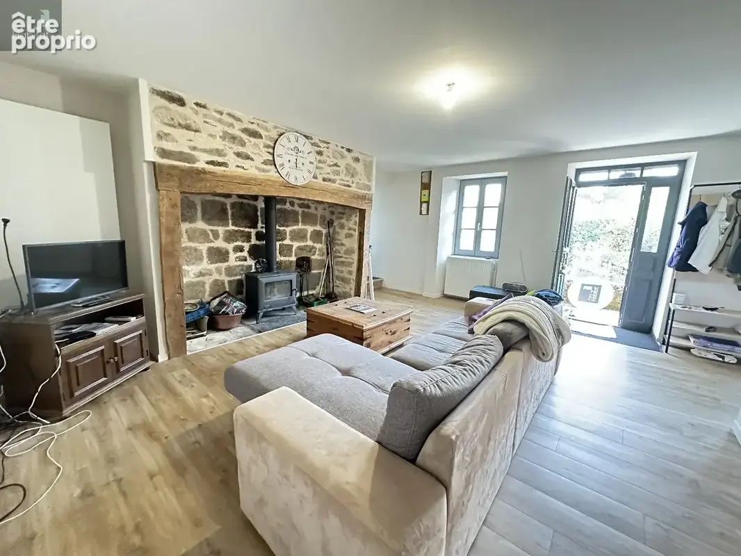 Maison en pierre, rénovée avec charme et authenticité dans un village de caractère - photo 3