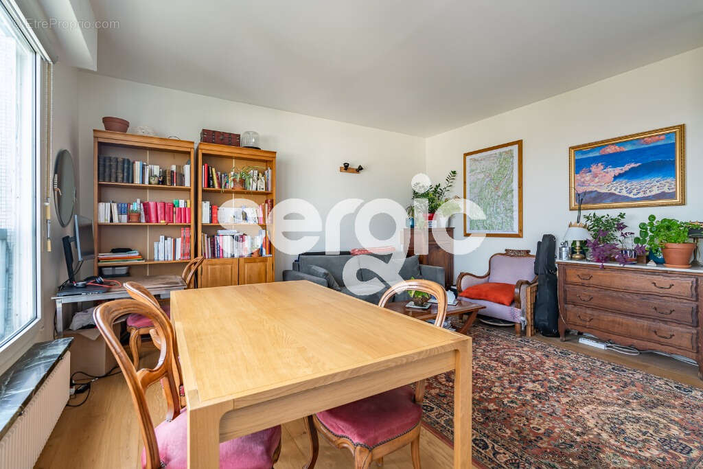 Appartement à PARIS-14E