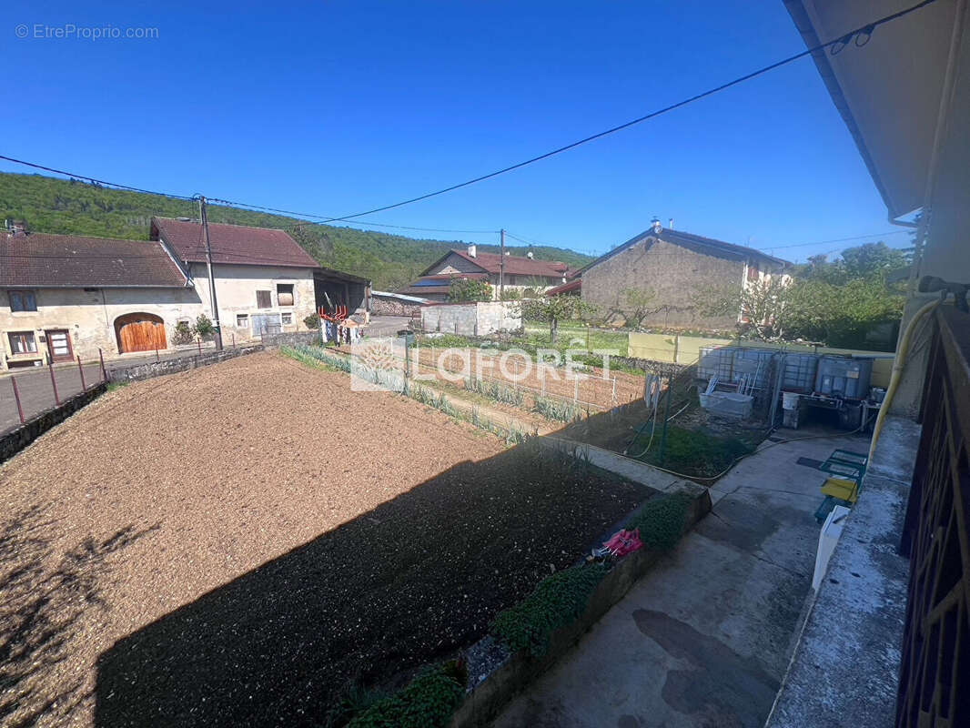 Maison à MARIGNA-SUR-VALOUSE