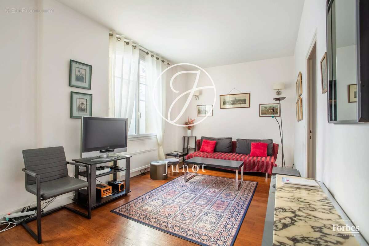 Appartement à PARIS-17E