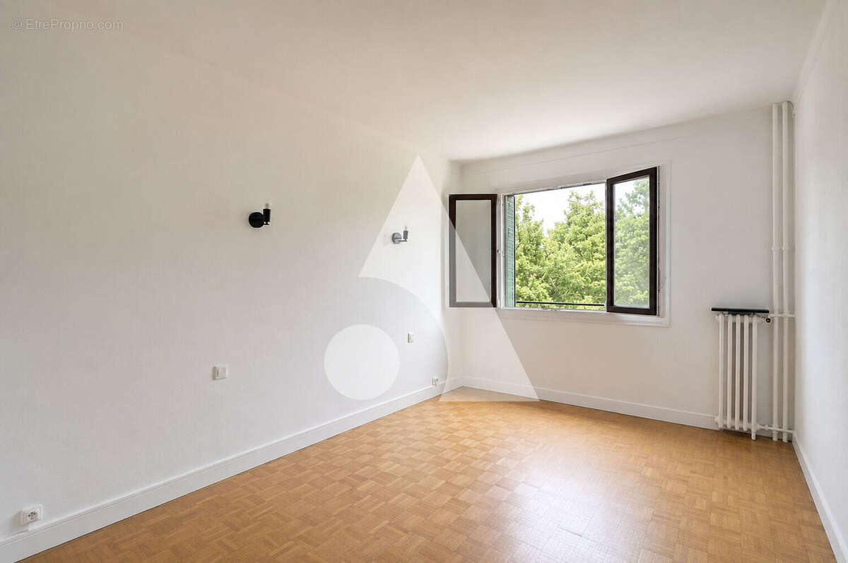 Appartement à LES LILAS