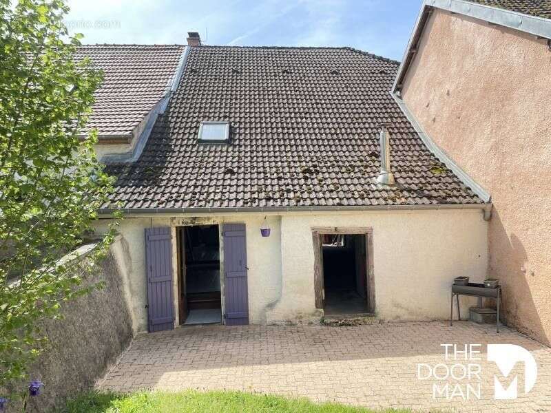 Maison à MONTOT-SUR-ROGNON