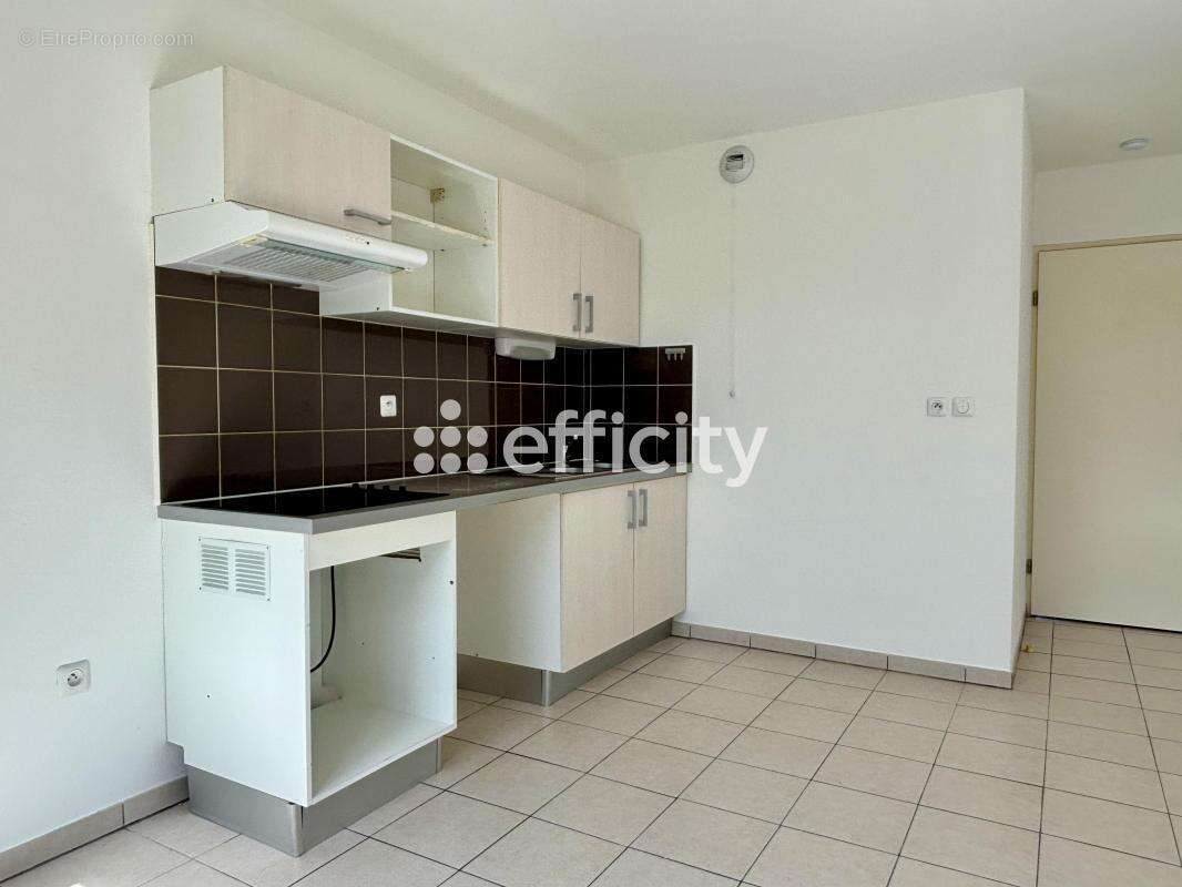 Appartement à BEAUZELLE