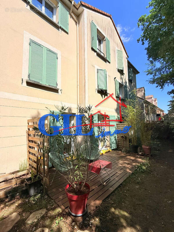 Appartement à SAVIGNY-LE-TEMPLE
