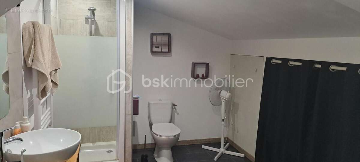 Maison rénovée en 2019 – 1 chambre + mezzanine, véranda, terrain 250 m² env - photo 5
