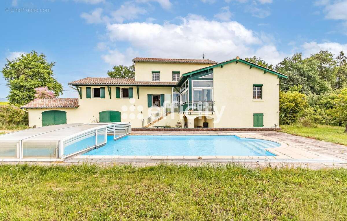 Maison 153 m² à Charentay  - photo 8