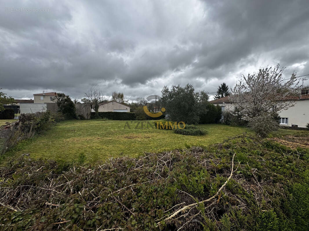 Terrain à SECONDIGNY