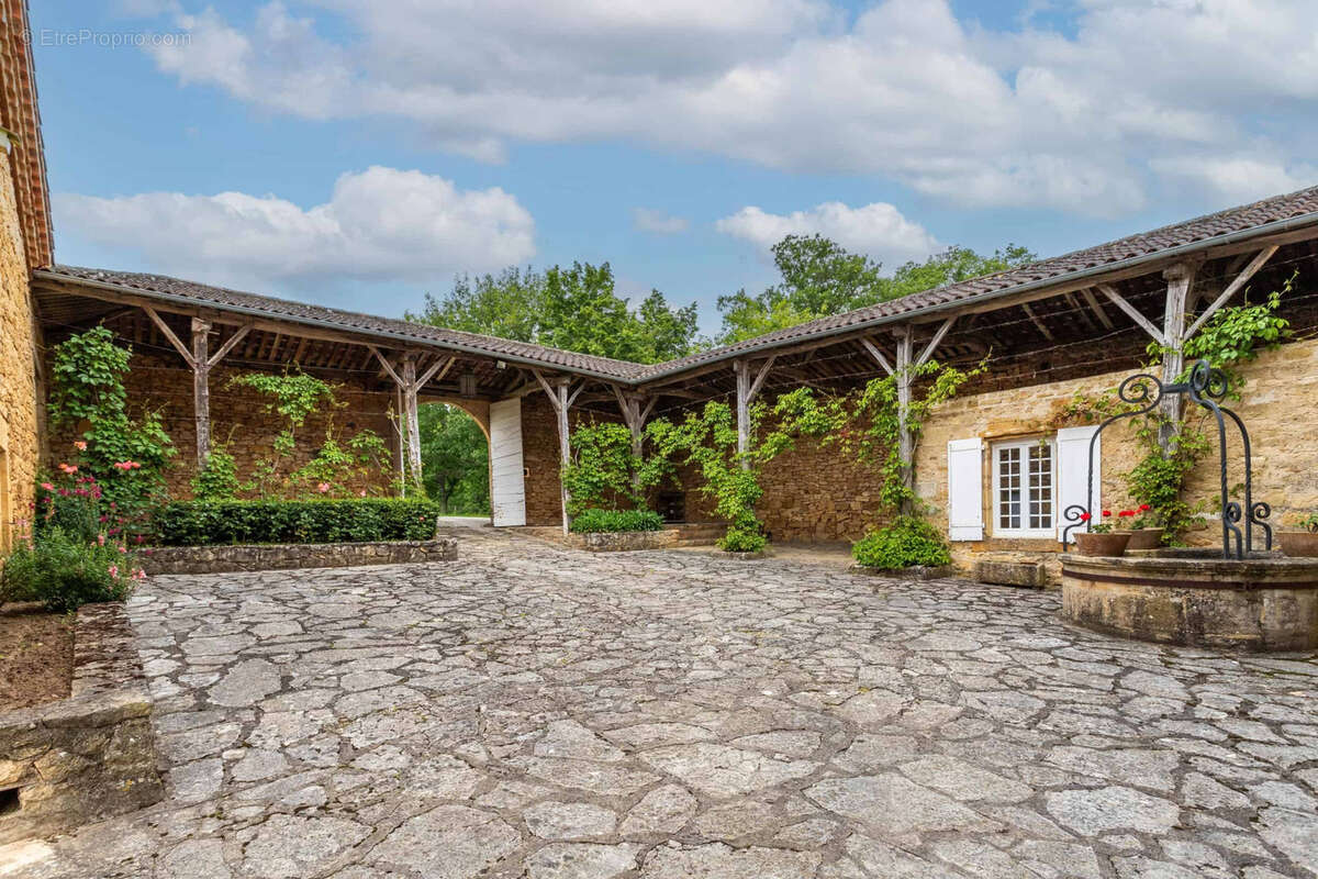Chateau estate - photo 14