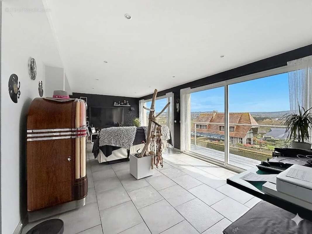 Maison 178 m² à Saint-Arnoult  - photo 3
