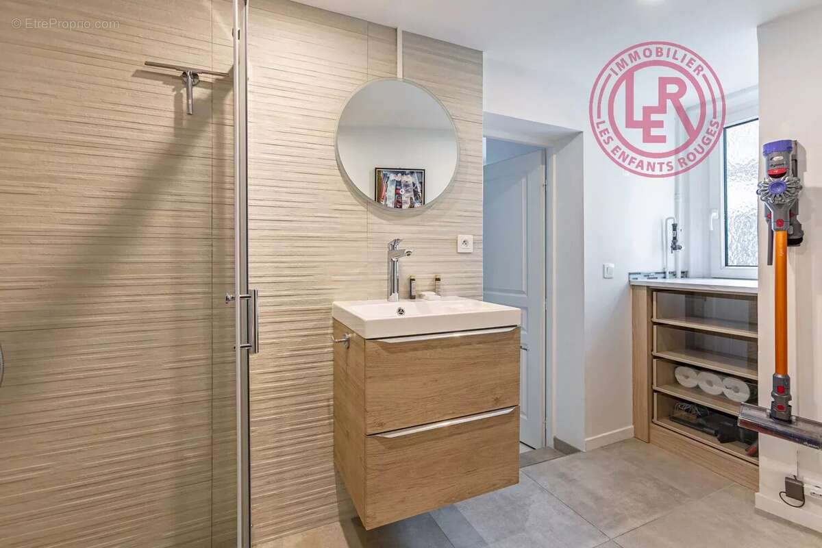 Appartement à PARIS-1E