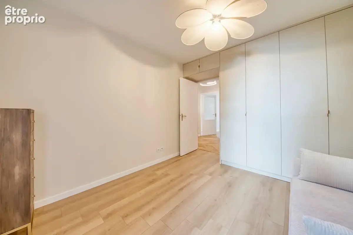 Magnifique T3 de 57 m²  Traversant Est-Ouest, calme et lumineux à Villeurbanne République - photo 9