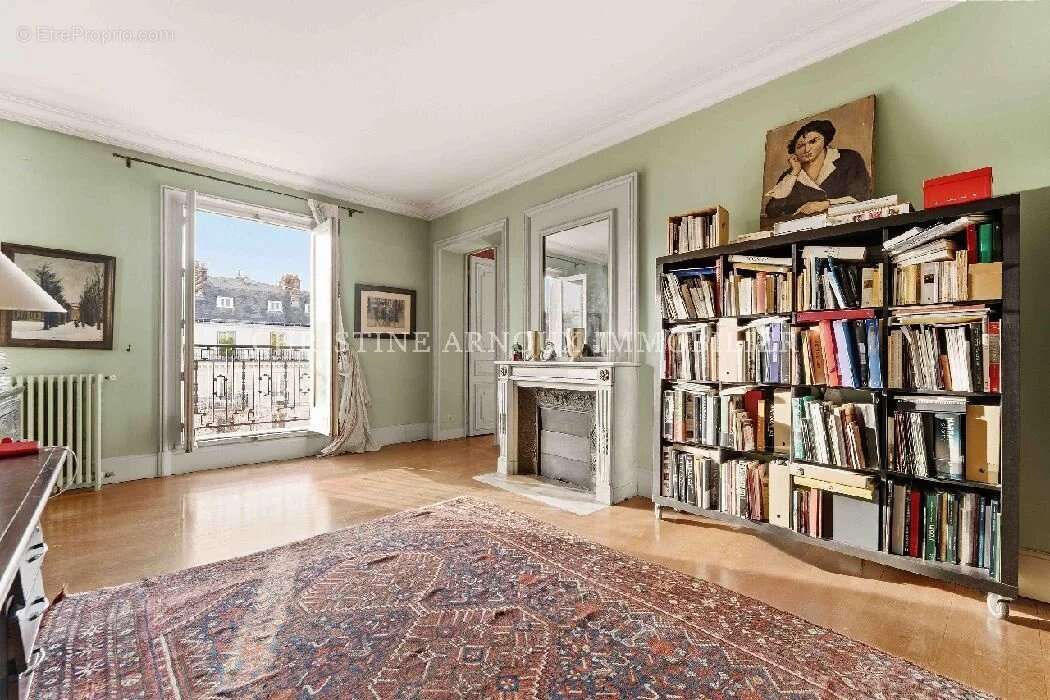 Appartement à PARIS-8E