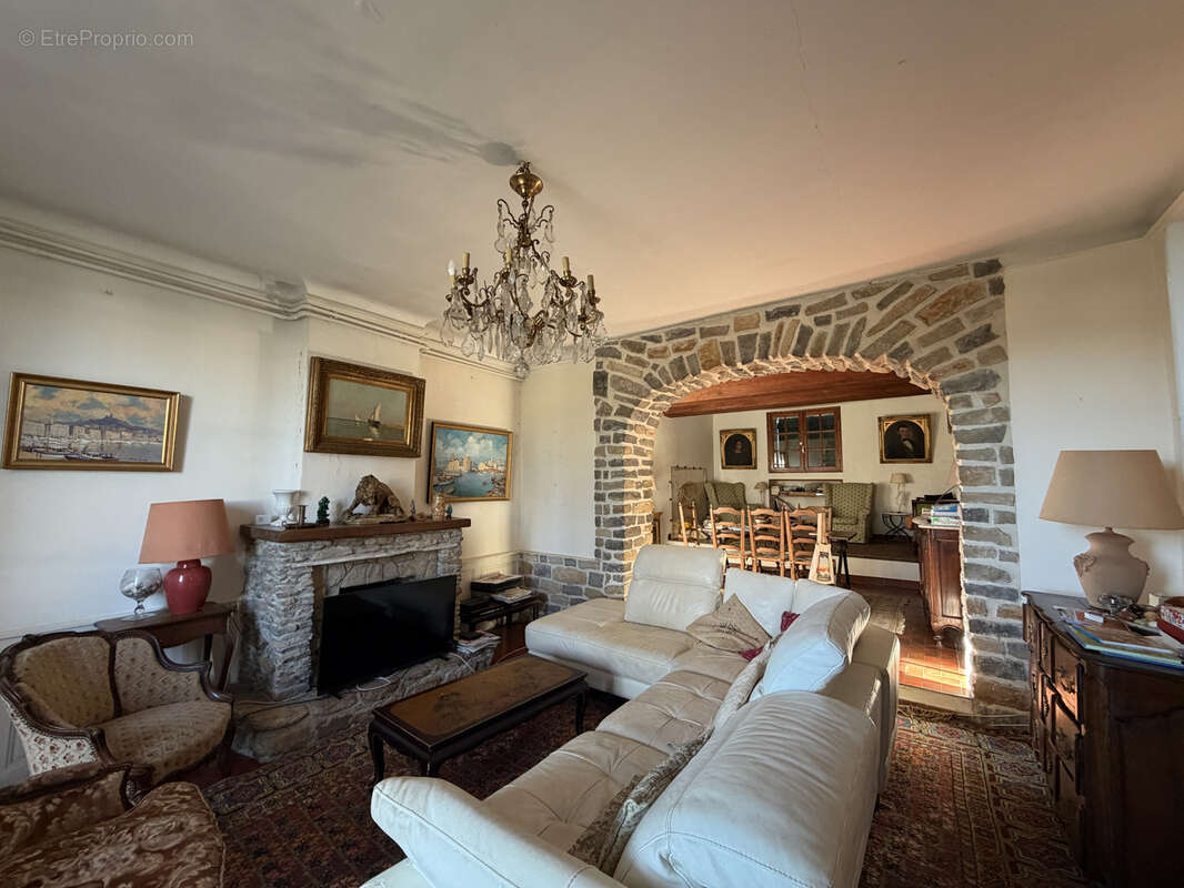 Maison à SAINT-CYR-SUR-MER