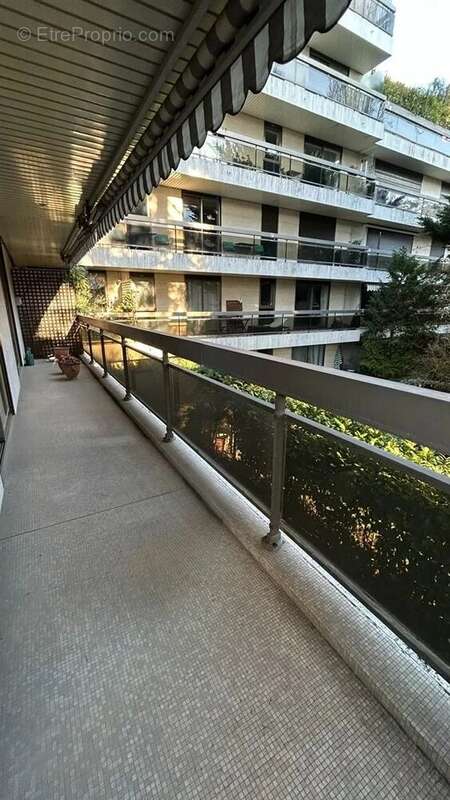 Appartement à NEUILLY-SUR-SEINE