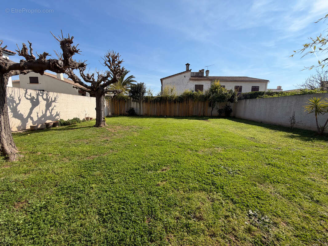 Maison à MAUGUIO