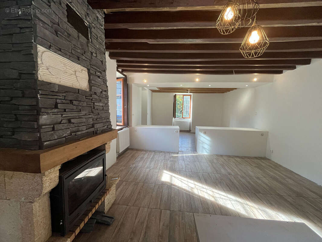 Maison à MERY-ES-BOIS