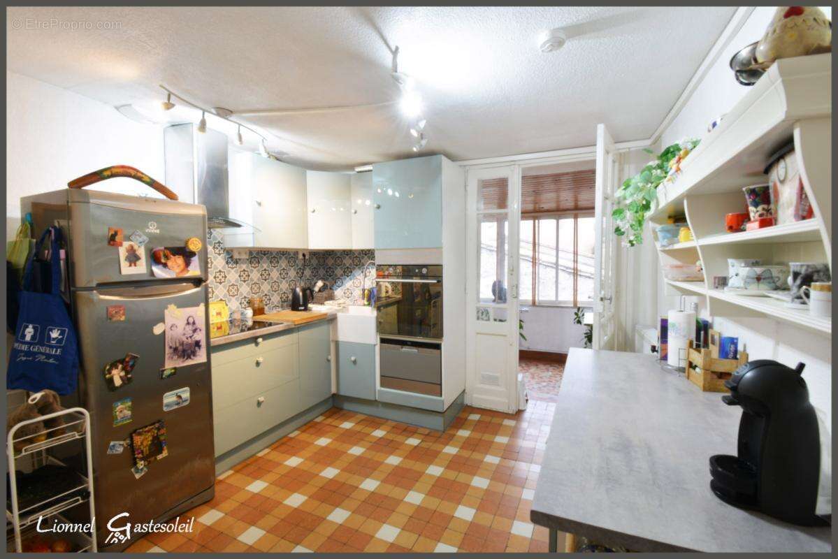 Immeuble rénové avec local commercial sur la commune de Sainte Foy la Grande (33) - photo 3