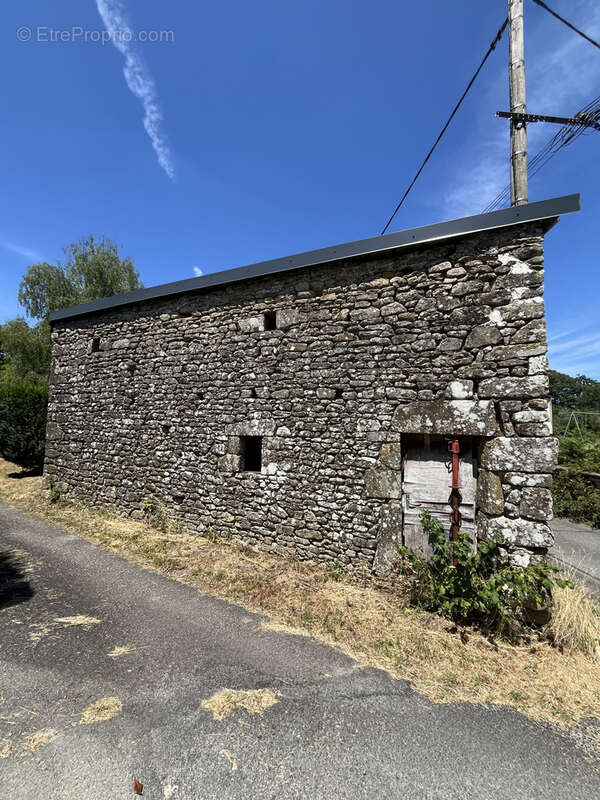 Maison à COMPREIGNAC