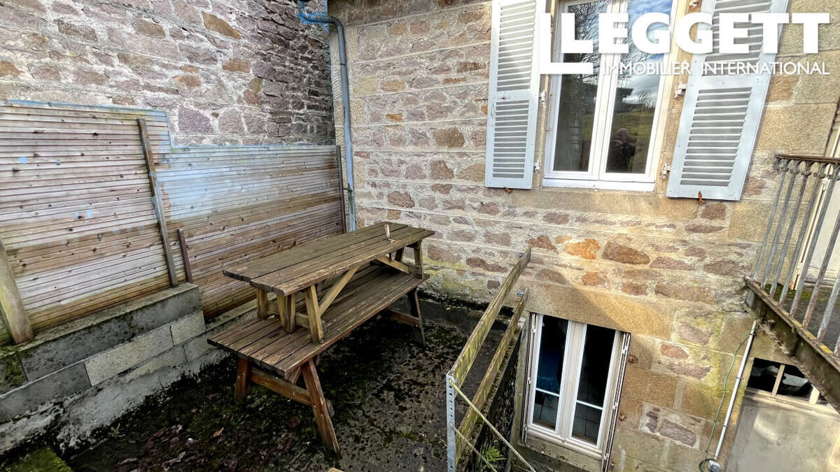 Maison à PEROLS-SUR-VEZERE