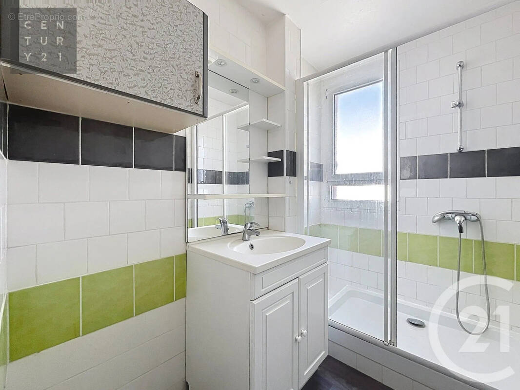 Appartement 64 m² à Saint-Andre-Les-Vergers  - photo 1