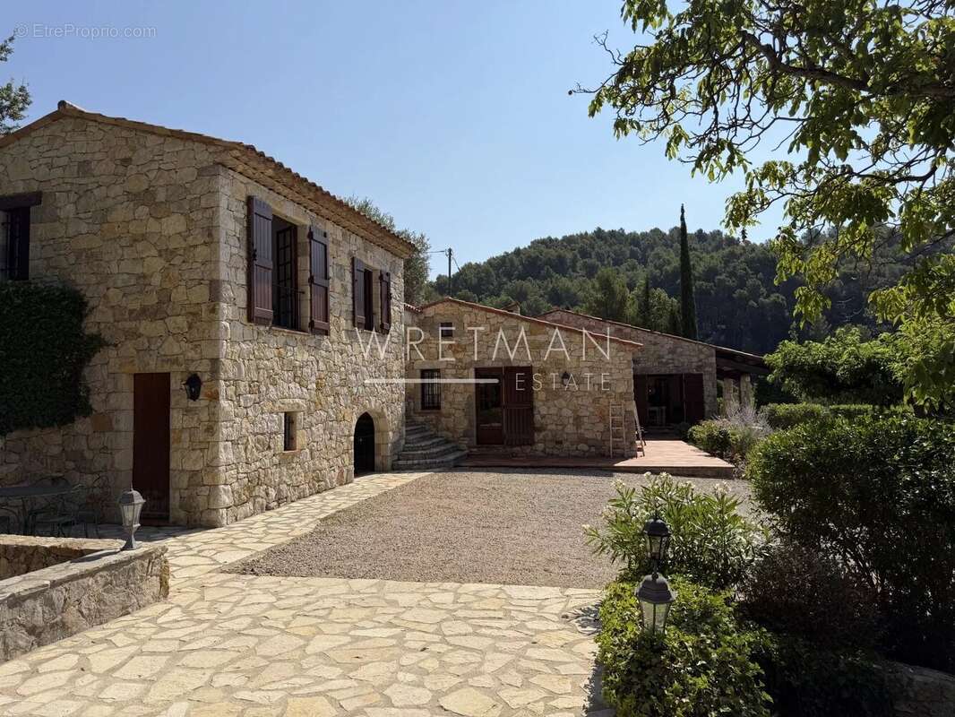 Villa en pierre avec 6 chambres et vue panoramique - SEILLANS - photo 19