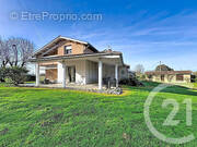 Maison à SAINT-ETIENNE-DE-TULMONT