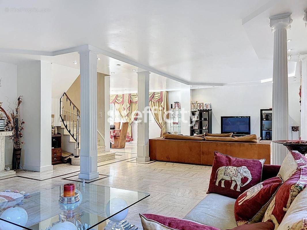 Maison à LE BLANC-MESNIL