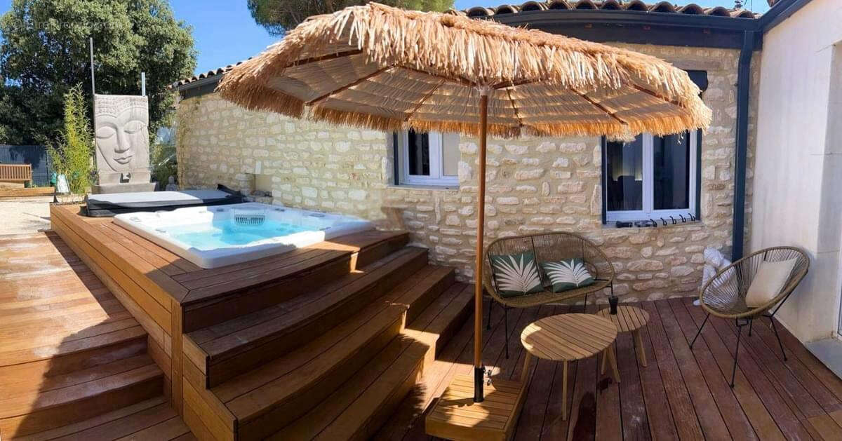 Maison à SUZE-LA-ROUSSE